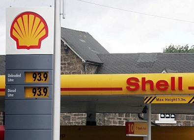 pix paul lewis; shell petrol station