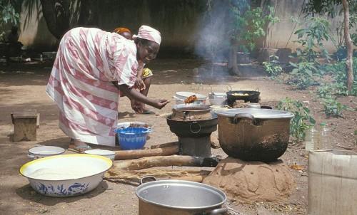 Clean-Stove-Initative-3_wood_cooking