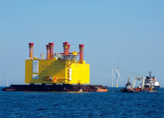 Plattform für Nordsee-Netzanbindung SylWin1 erfolgreich auf See installiert / Platform for SylWin1 North Sea grid connection successfully installed at sea