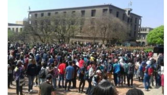 Police fire grenades to break up S.African student fees protest