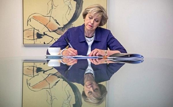 theresa-may-signing