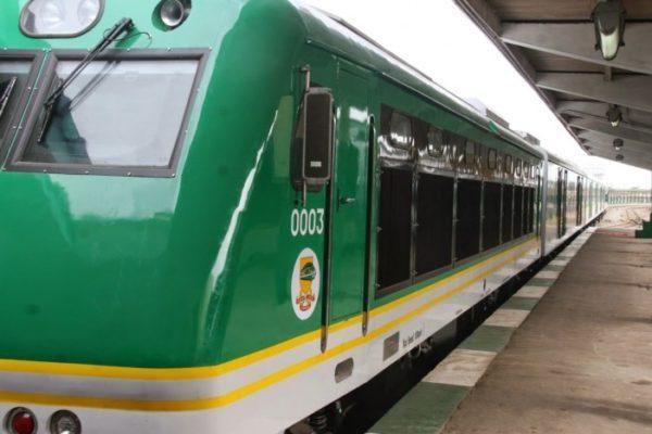 nigerian-railway-701×467-600×400