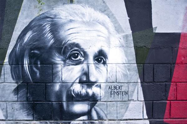Albert-Einstein-600×400