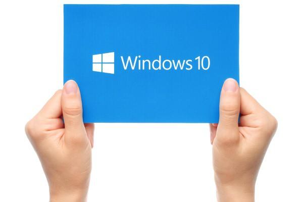 windows_10_logo_in_hands-600×400