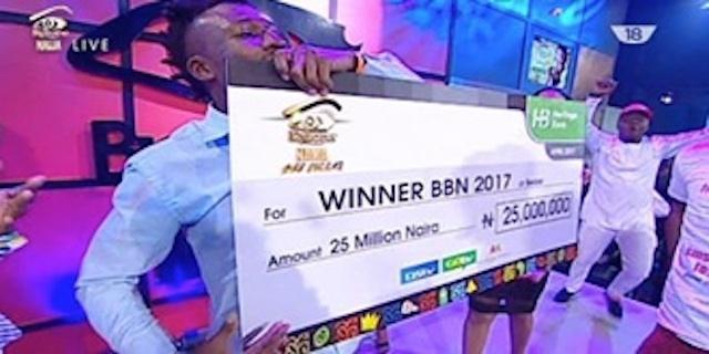 Efe-with-his-money-