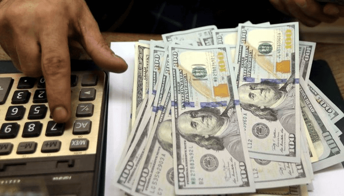U.S. retail sector rebound boosts workers’ wages, executive bonuses
