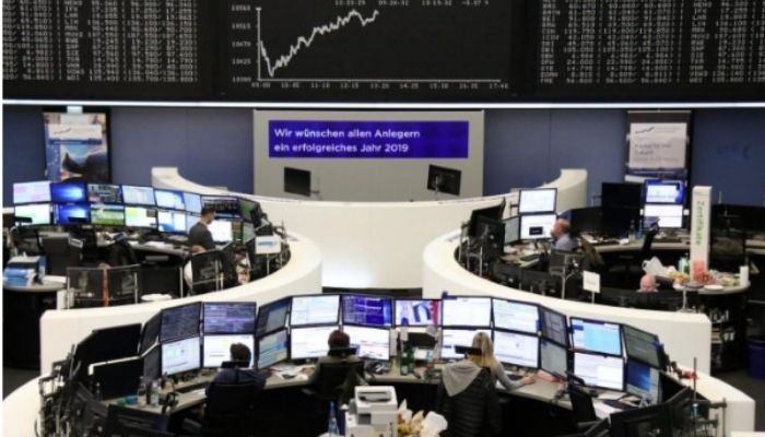 Apple shares set to open 9% down after revenue warning