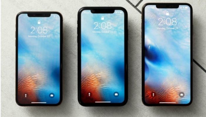 Stock markets shudder as Apple adds to slowdown fears