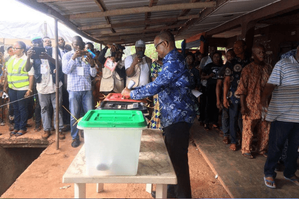 #NigeriaDecidesLiveUpdates PDP vice presidential candidate cast his vote