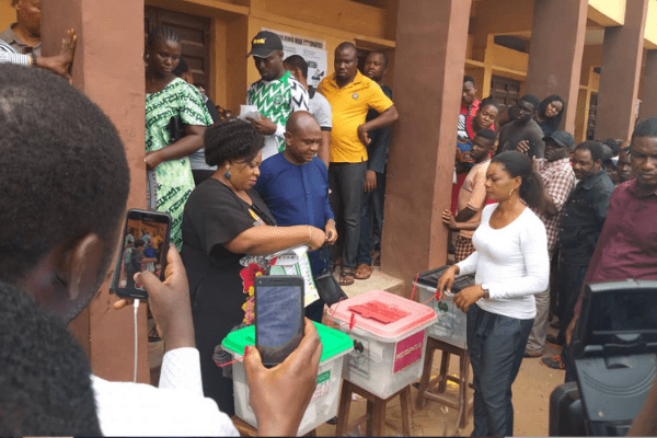 #NigeriaDecidesLiveUpdates Kingsley Moghalu votes in Anambra