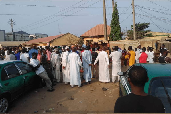 #NigeriaDecidesLiveUpdates Voters trooping out to polling units