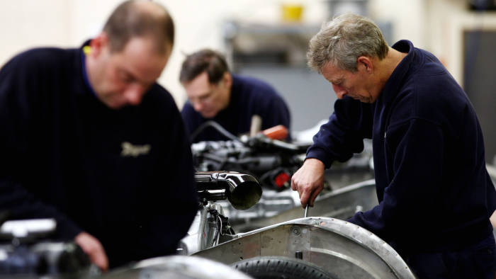 UK nears recession as Brexit deadline looms