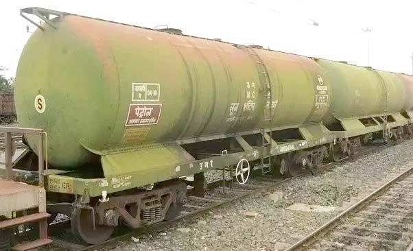wagon xxxon rail track