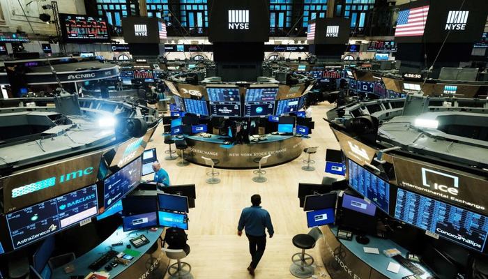 The fall of currencies under the spell of stocks worries strategists