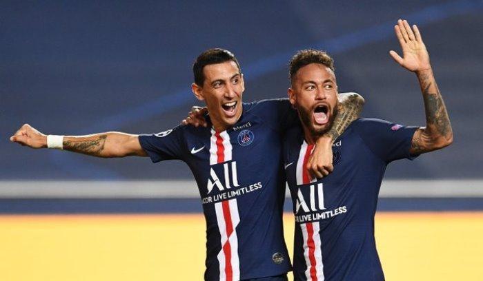PSG players celebrate