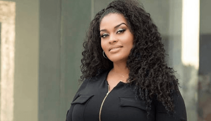 How beauty blogger Sabrina Bradley spreads positivity through Instagram