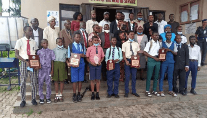 Eight Oyo students get awards for outstanding performance in mathematics competition