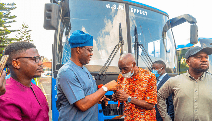Makinde donates buses to 3SC, Crown FC
