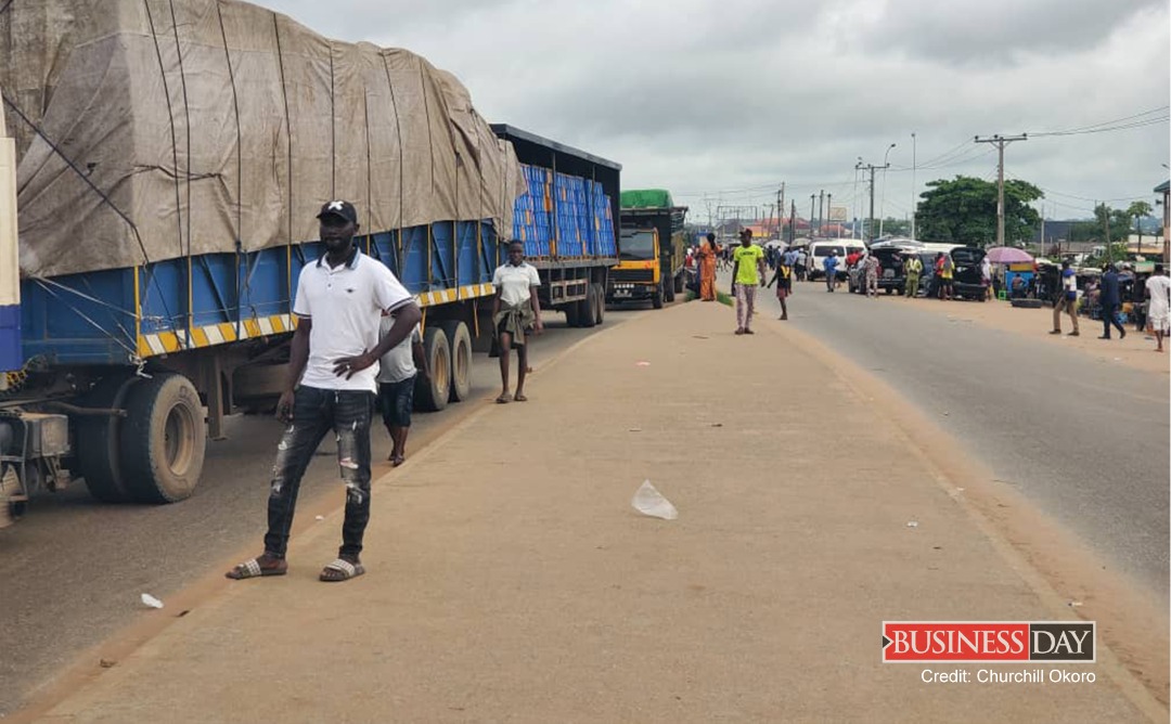 Residents of Ovia North-East protesting along the Benin-Lagos expressway against continuous attacks by herders in their communities in Edo State. 