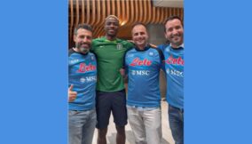 Osimhen-Napoli-fans -2