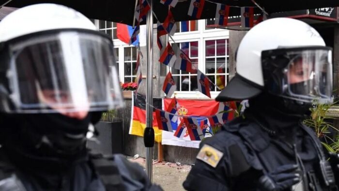 Riot-plice-England-fans-incident