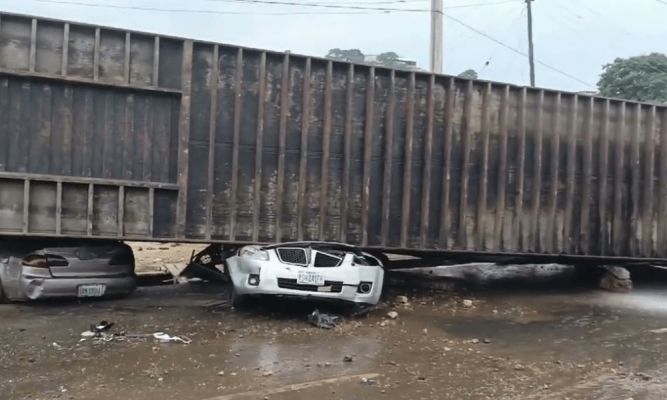 Kogi school children escape death as heavy containers fall on cars