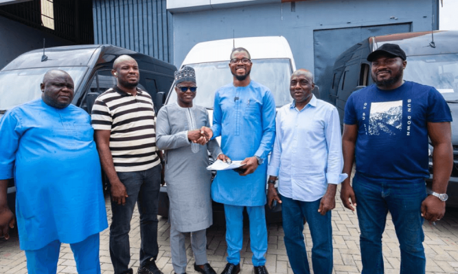 FG takes delivery of 60 locally built Jet Motor hybrid buses to transport costs