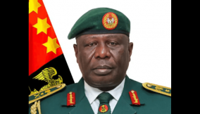 Army chief presents cheques to deceased soldiers’ families