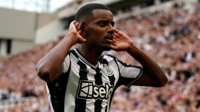 Newcastle open to Isak resolution, says Howe