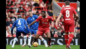 Crouch brace help Liverpool see off Chelsea legends