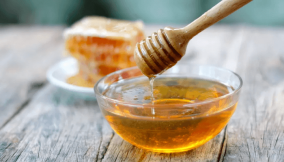 Here are some essential tips on identifying unadulterated honey