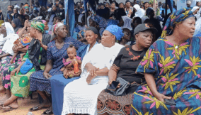 Support group distributes bags of rice, cash to Ondo women