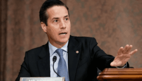 US Senator pushes bill to end dual citizenship