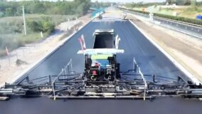 China-impressiona-o-mundo-com-nova-estrada-de-157-quilometros-construida-sem-a-ajuda-de-nenhum-ser-humano