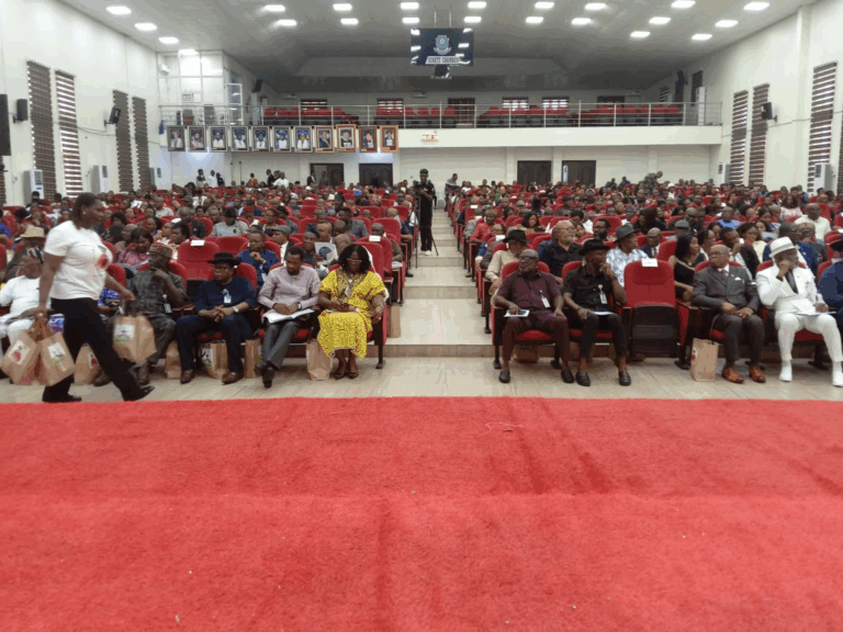 Huge attendance to celebrate the professor of Veterinary Parasitology 