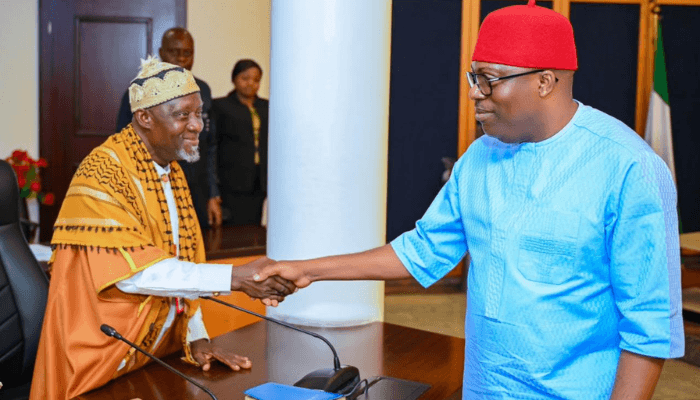 L-R: Nasir Uhor, leader of the Muslim Community with Gov Sim Fubara of Rivers State in a handshake during the visit on Friday