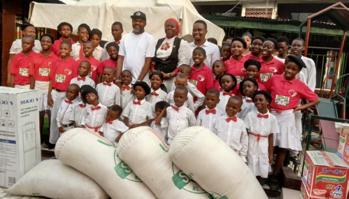 L-R: middle in upper row: Mayor of Housing, My-ACE China, partner to Priesthood Orphanage, PH; Blessing Echenwo (Priesthood Orphanage proprietress); and Jeremy Nwachukwu (Charity Director to the Mayor of Housing)