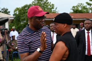 Seyi Makinde visits Oriire abducted people's family 