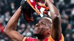 victor osimhen celebrates