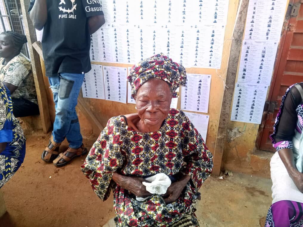 INEC BVAS experiences issues, unable to record vote from 90-year-old citizen