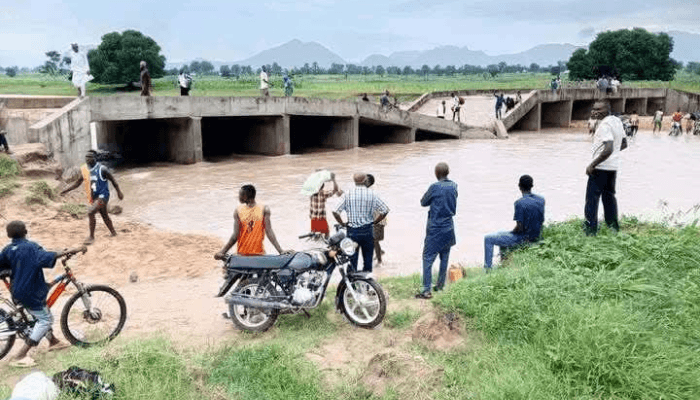 Heavy downpour collapse Taraba Main bridge, travelers remain stranded