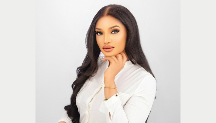 The woman connecting Africa, one flight at a time