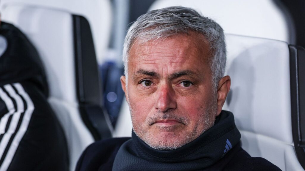 Jose Mourinho returns to Real Madrid on three-year deal