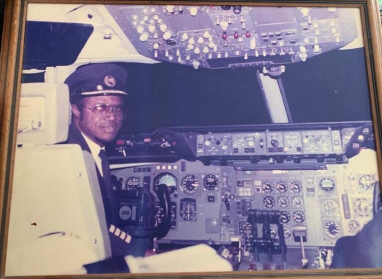 Harcourt, 1969.Captain August Okpe in the cockpit of Nigeria Airways plane, 1987