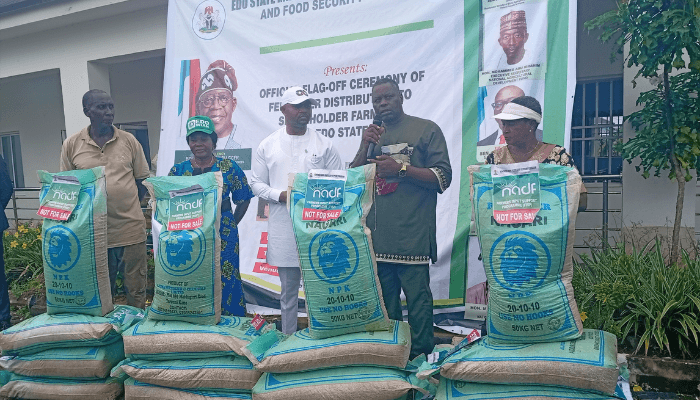 Jerry Uwangue, Edo State Commissioner for Agriculture and Food Security (3rd left) with some of the beneficiaries in Benin City, Edo State.